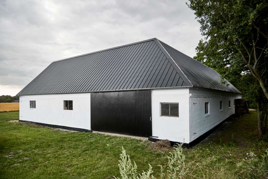 Bindingsværksgård ”tækket” med stålprofiler, Sneserevej 69, 4733 Tappernøje